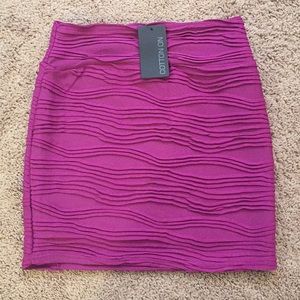 BRAND NEW Wave Tube Skirt - XS